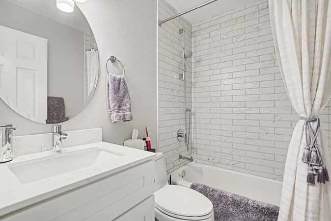 Building Photo - 3bd/3ba Seattle Home