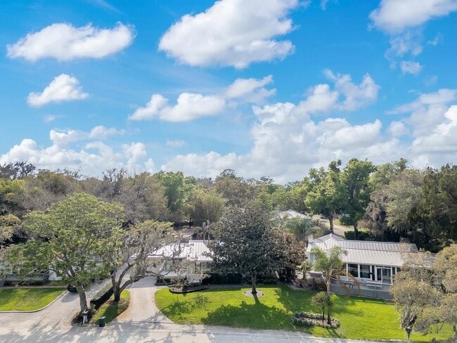 Building Photo - 812 East Blvd