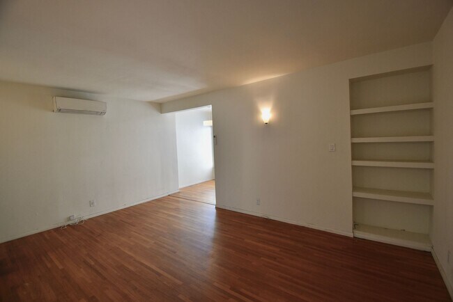 Building Photo - 11444 Riverside Dr