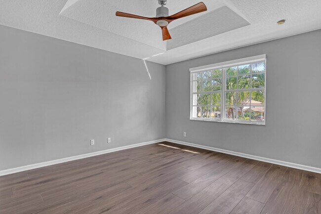Building Photo - 3464 Commodore Ct