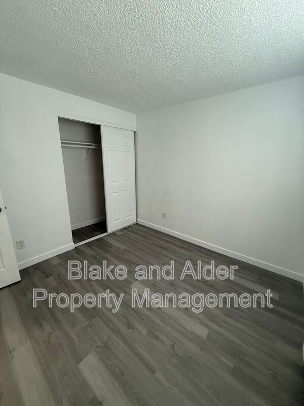 Building Photo - 3865 NE 152nd Ave