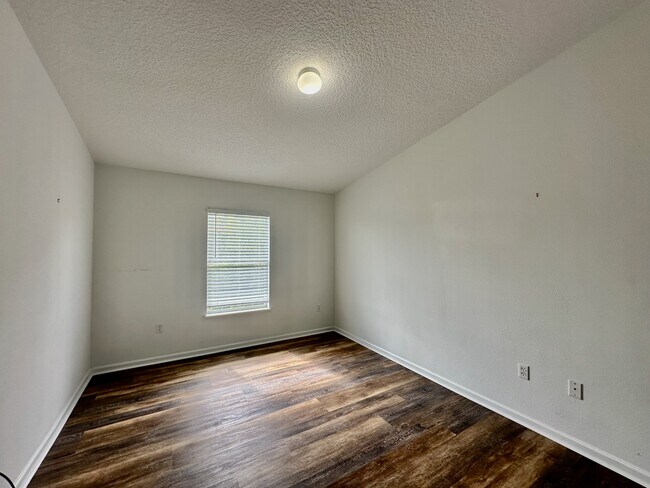 Building Photo - 209 Larkin Pl