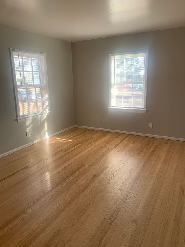 Building Photo - MOVE IN SPECIAL! 2 WEEKS RENT FREE WITH A ...