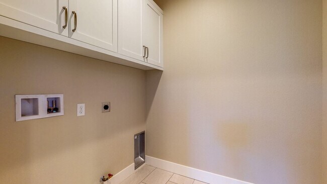 Building Photo - Bright and beautiful Home in Coffey Park! ...