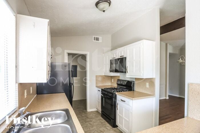 Building Photo - 2110 Richbrook Dr