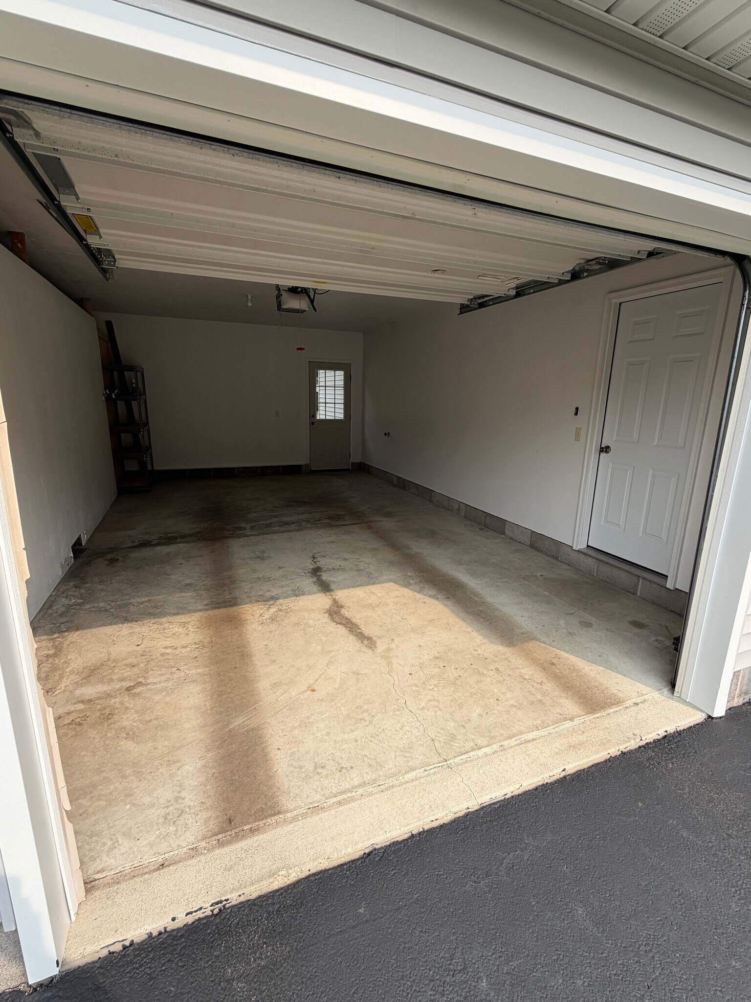 Building Photo - 348 Maplewood Dr