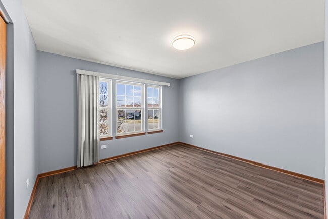 Building Photo - 905 Thorn Creek Dr