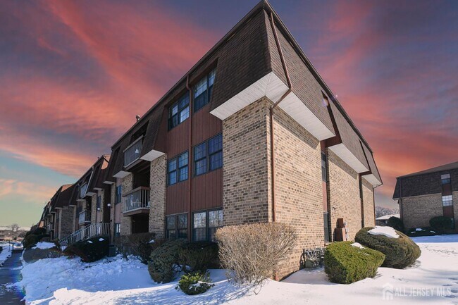 Building Photo - 290 Alpine Way