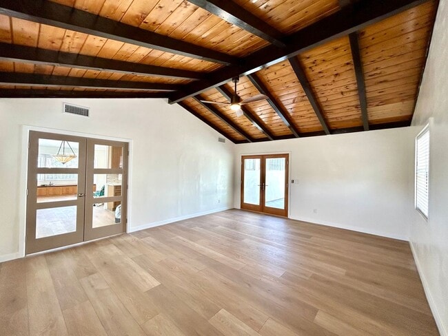 Building Photo - Beautifully remodeled 3 Bed, 2 Bath in the highly desirable neighborhood of Clairemont!!