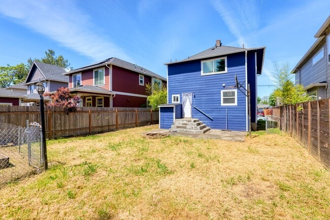 Building Photo - 4bed/2 bath Portland Charmer