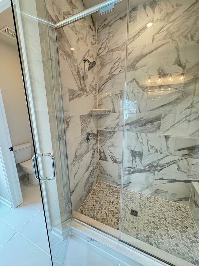 Building Photo - Built in 2024 End Unit with very convenien...