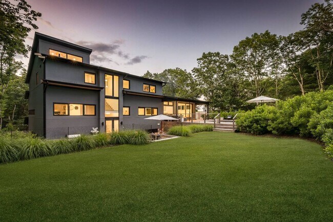 Building Photo - 32 Island View Dr W