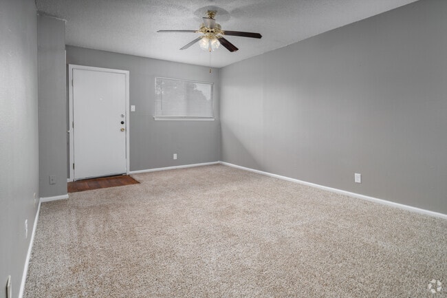 1BR, 1BA - 650SF - Living Room - Lawnwood Apartments