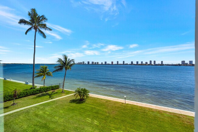 Building Photo - 301 Lake Shore Dr