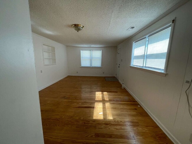 Building Photo - SPACIOUS BRICK RANCH in GOLDSBORO! 4 BR, 2 BA - FENCED-IN YARD *Convenient to SJAFB*