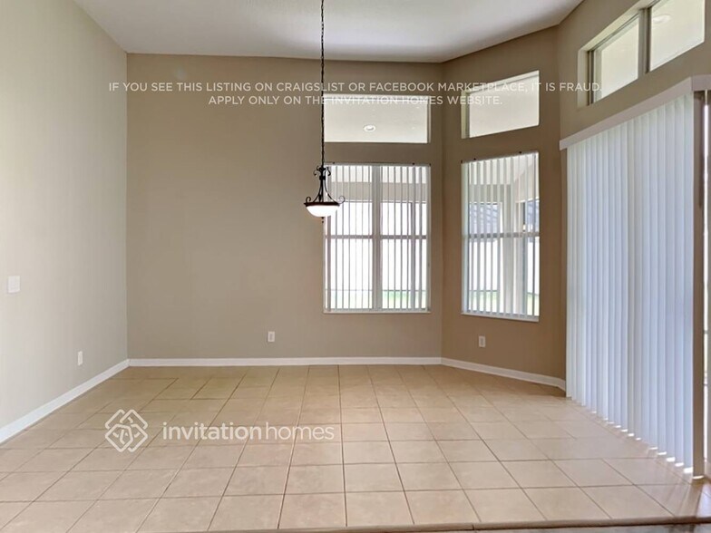 Building Photo - 2306 Fountain Grass Dr
