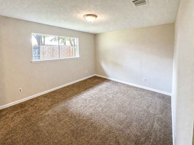 Building Photo - 8710 Parkway Forest Dr