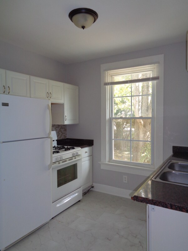 Building Photo - 868 Academy Ave