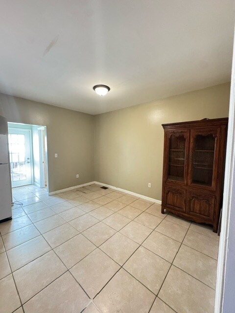 Building Photo - 15 Wales Ave