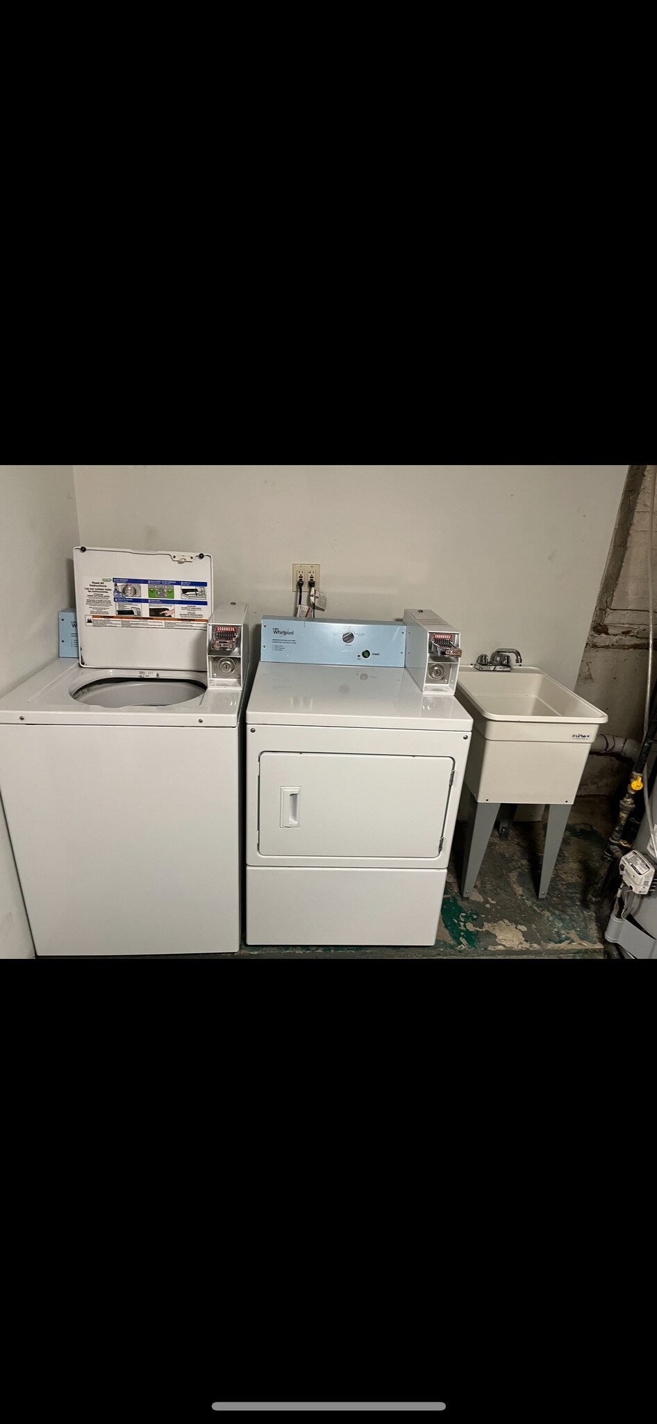 Building Photo - 3145 N Lamon Ave