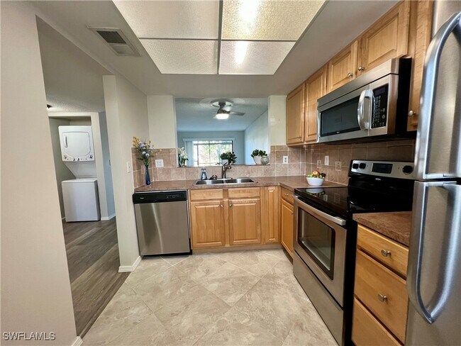 Building Photo - 423 Cape Coral Pkwy W