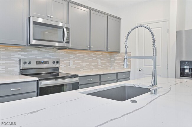 Building Photo - 13011 Luminary Wy