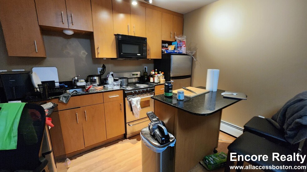 Building Photo - 462 Park Dr
