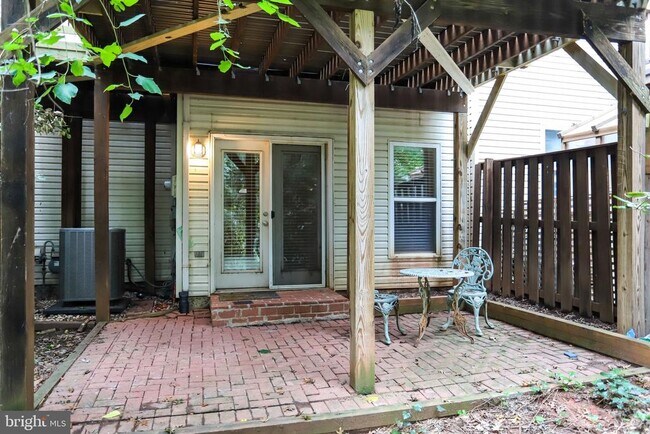 Building Photo - 20913 Sandstone Square