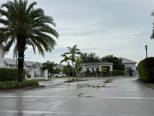 Building Photo - 1780 SE 9th Ave