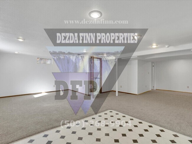 Building Photo - Charming Shadle District 3 bedroom with RV...
