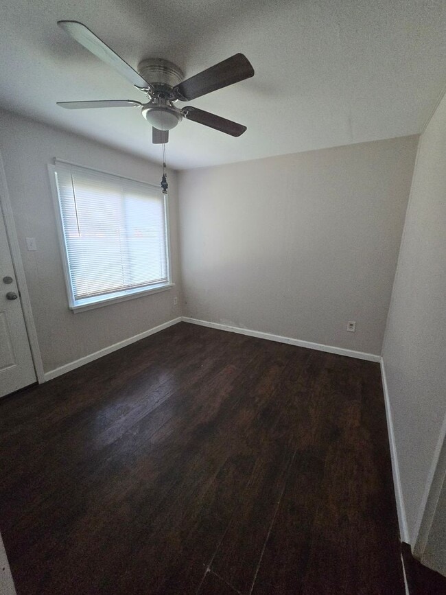 Building Photo - Beautiful 3BD/1BA
