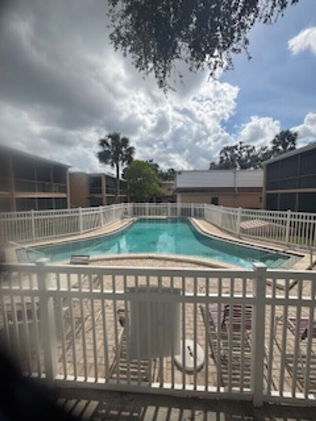 Building Photo - Charming 2 Bedroom 1 bath unit at Habana P...