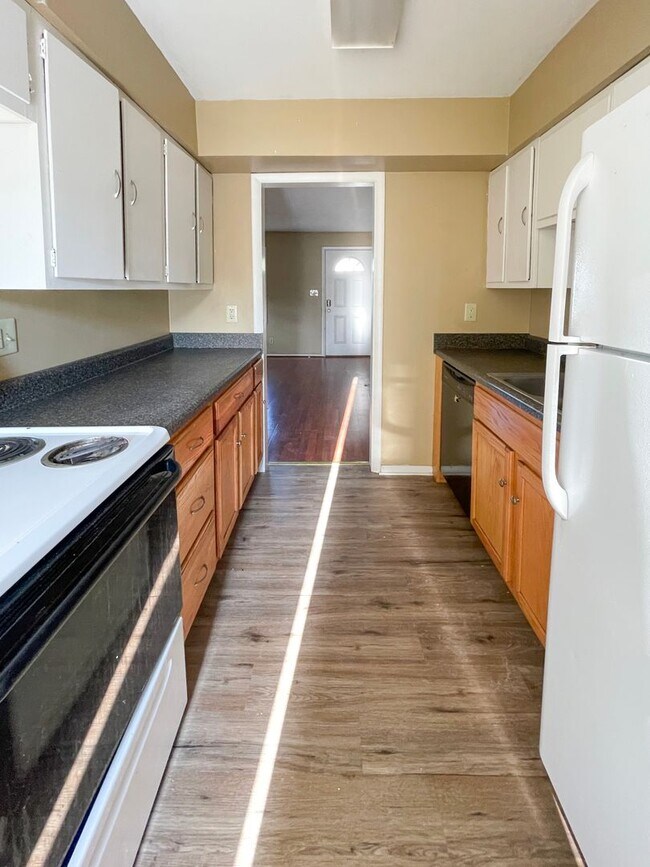 Primary Photo - Dishwasher Included