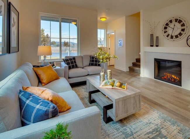 Building Photo - Cozy 3 Bed, 2.5 Bath Townhome in Prime Location!