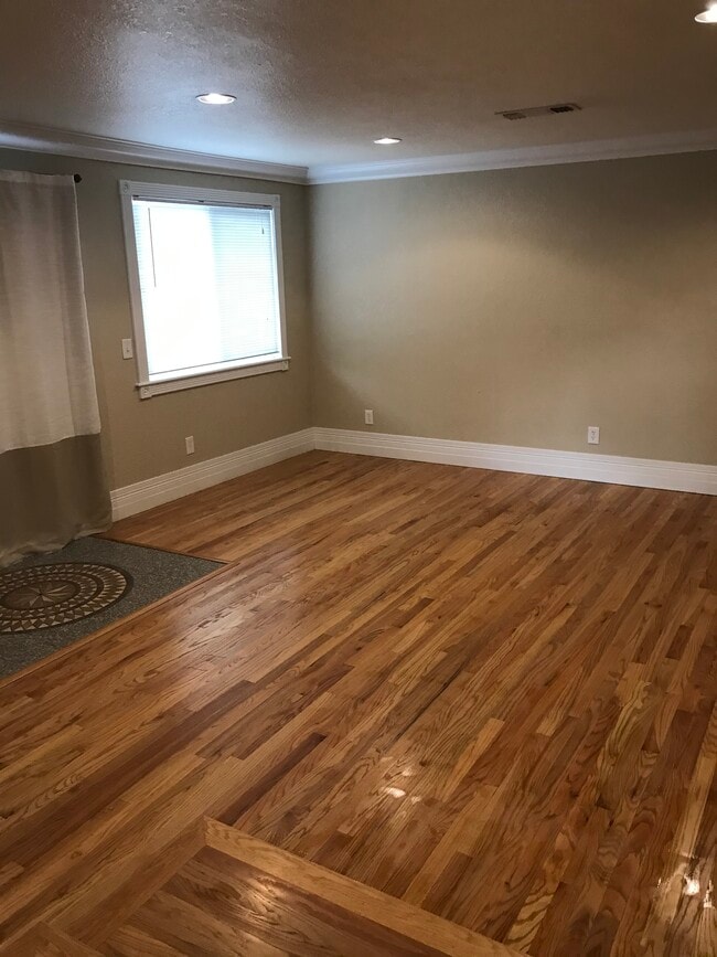 Primary Photo - 2601 W 3rd St