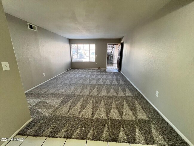 Building Photo - 1927 E Hampton Ave