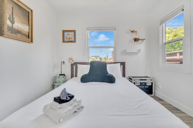 Building Photo - 4129 Vermont St