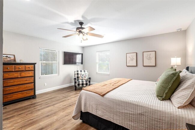 Building Photo - 4530 SE 14th St