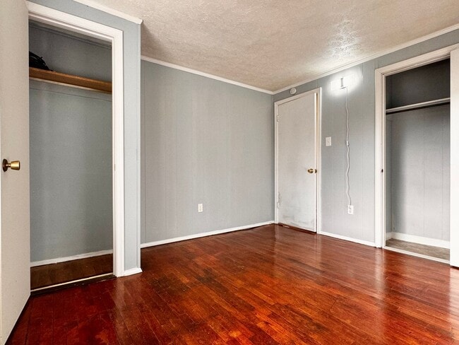 Building Photo - 1500 6th St SE