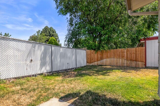 Building Photo - 2bd, 1b Cozy Home awaits in Boise Bench!