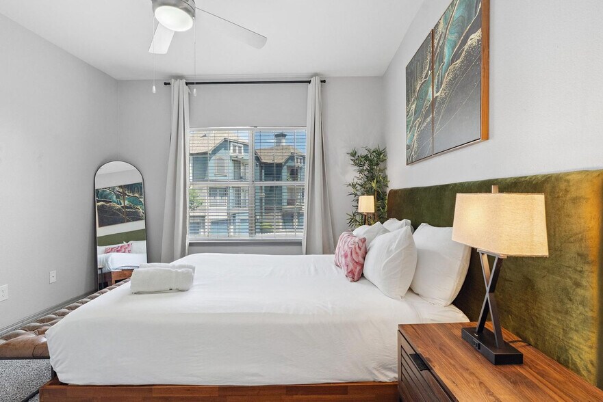 Building Photo - 12100 Metric Blvd