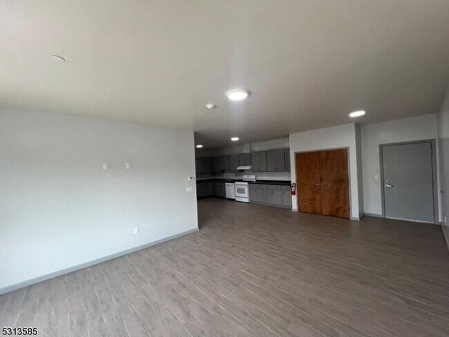 Building Photo - 193 Terrill Rd