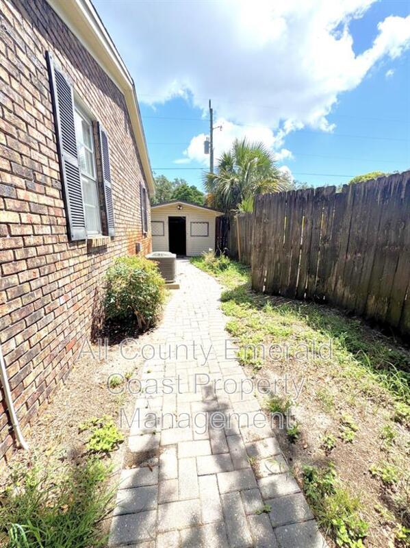 Building Photo - 733 Beach Dr