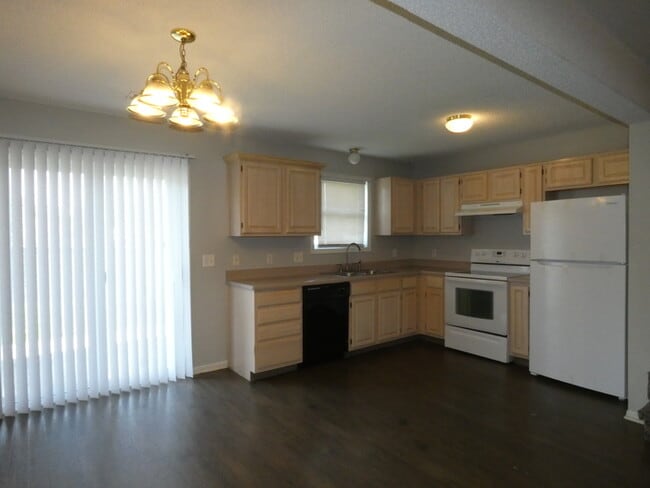 Building Photo - Town Home in North Kansas City!