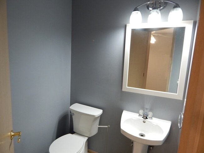 Building Photo - 2223 Seaver Ln