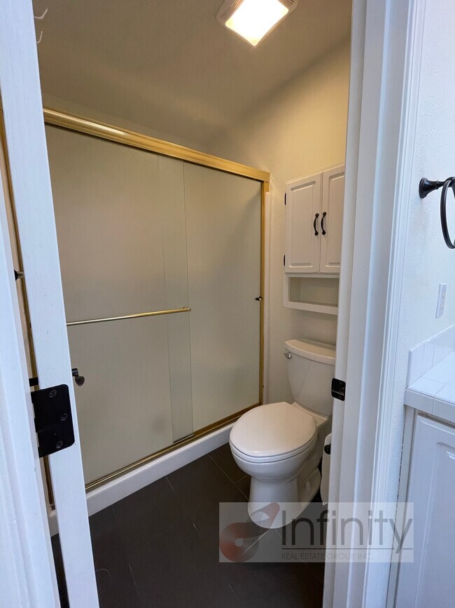 Building Photo - 23984 SW Shady Grove Dr