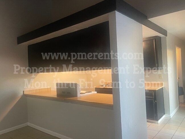 Building Photo - Duplex