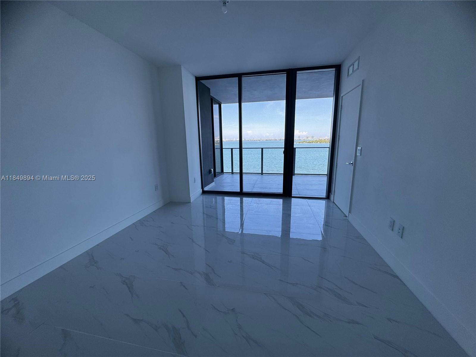 Building Photo - 700 NE 24th St