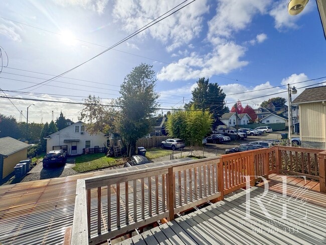 Building Photo - Light-Filled Home with Vaulted Ceilings, Bonus Basement & Walkable Location