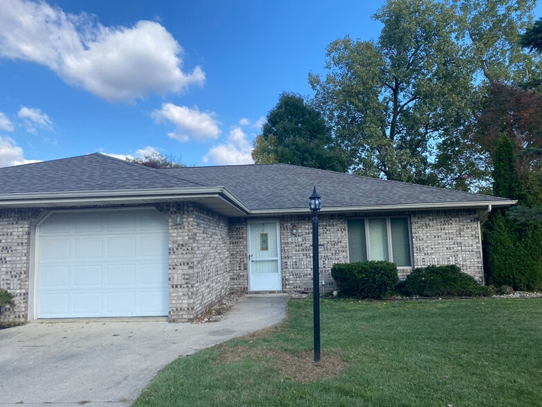 Primary Photo - 604 Apple Hill Way